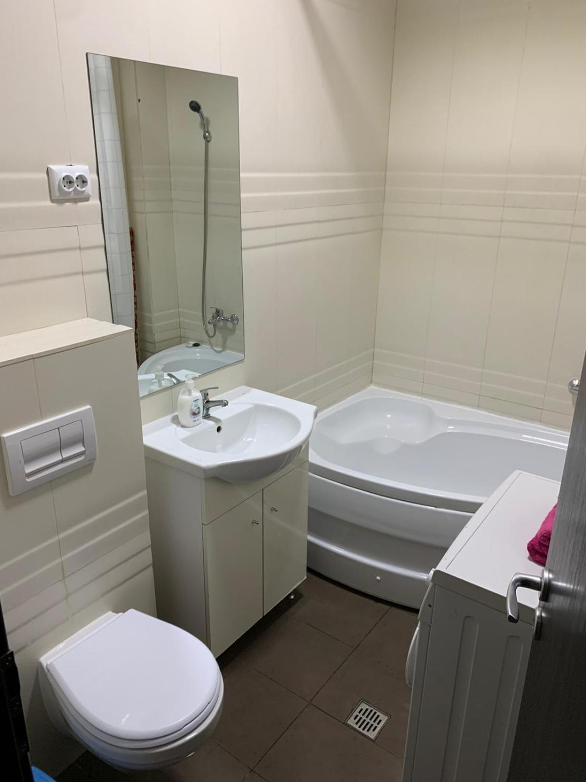 Confort' By J Iasi Room photo