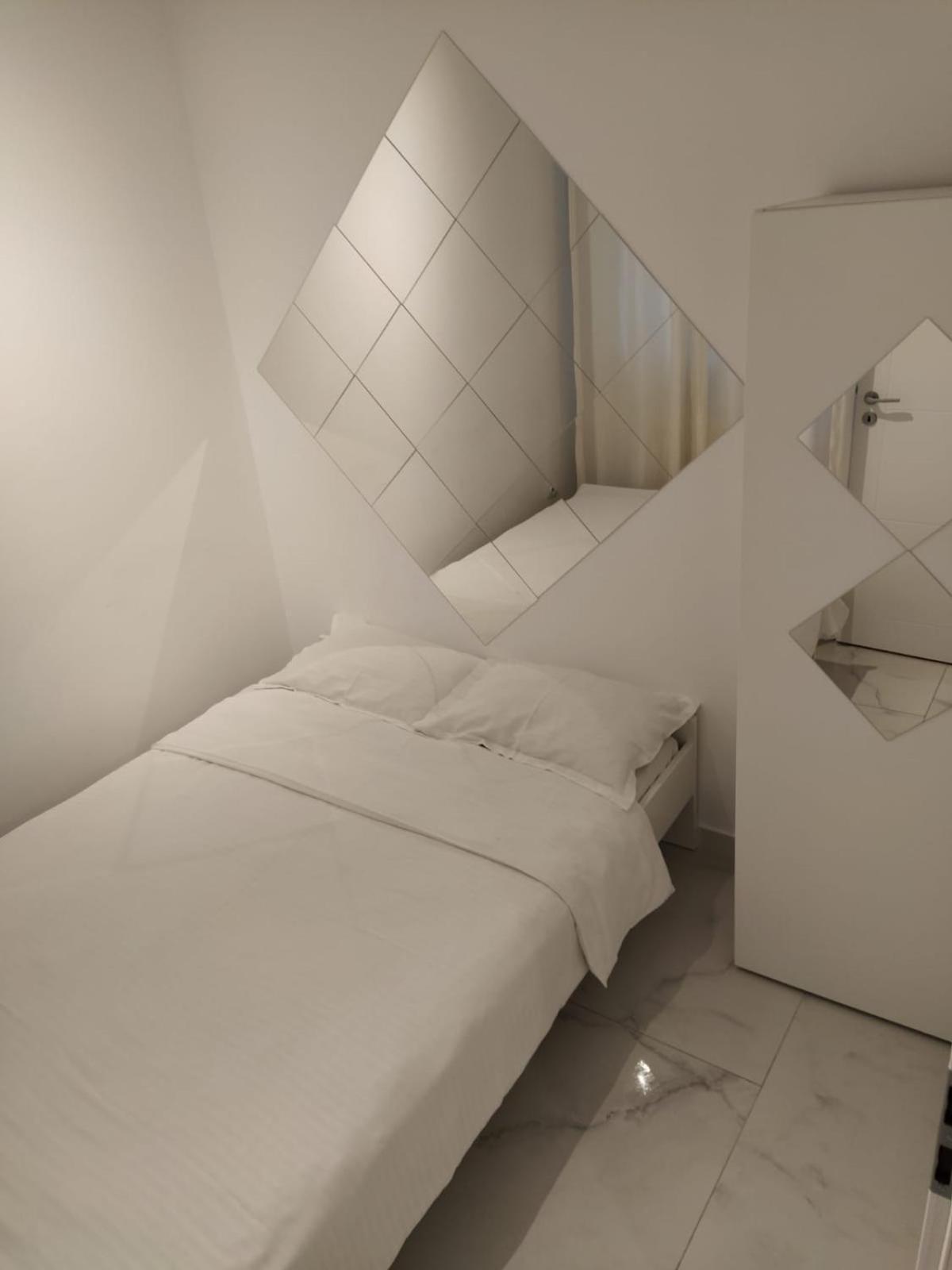 Confort' By J Iasi Room photo
